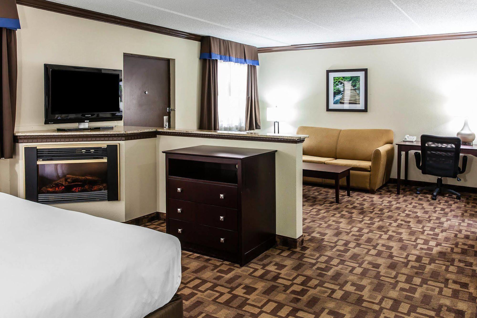 Comfort Inn & Suites Quakertown Exterior photo