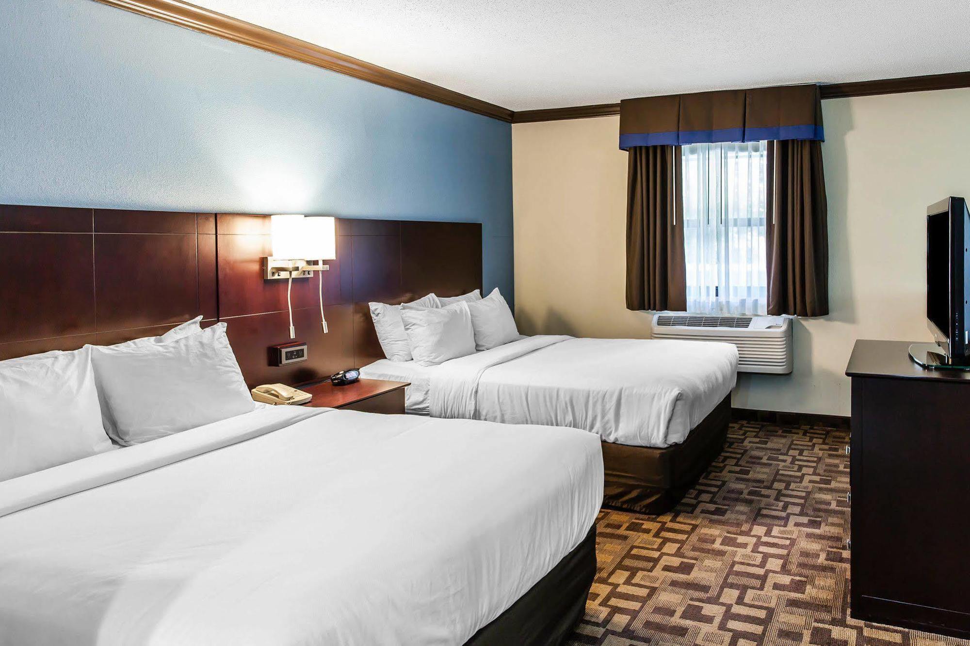 Comfort Inn & Suites Quakertown Exterior photo